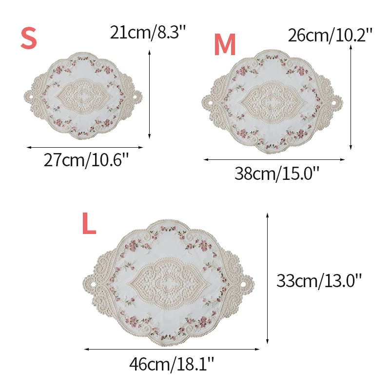 serviettes table vintage blanches rose pâle broderie florale dentelle romantique