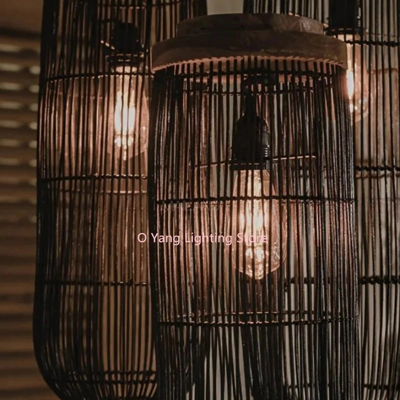 Suspension lumineuse raphia tressé rustique noir beige salon boho chic