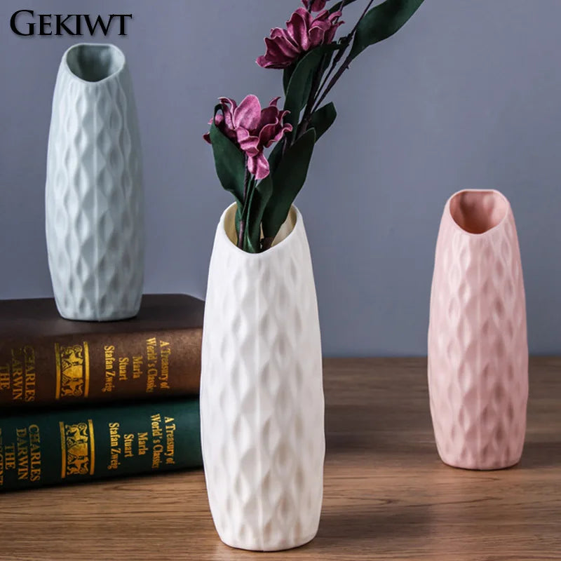 vase decoratif moderne bleu clair blanc rose texturé minimaliste table fleurs artificielles