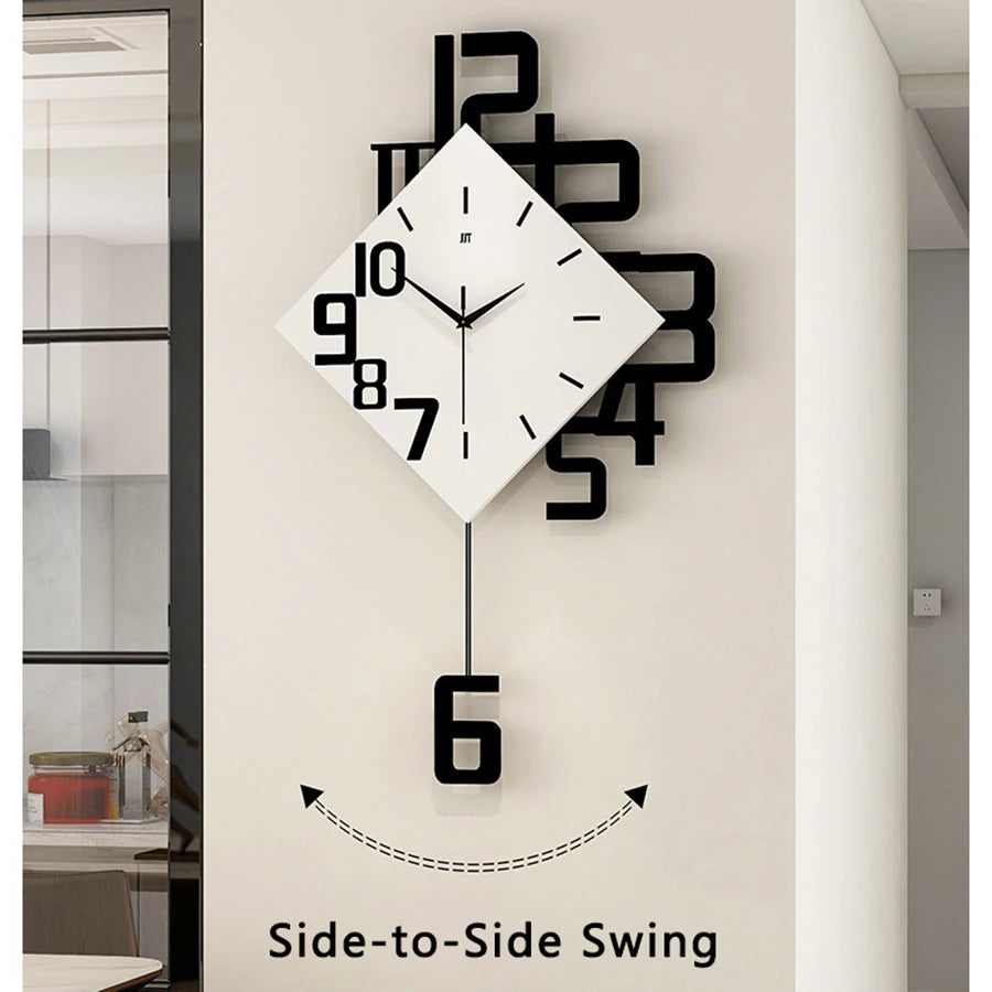 Horloge murale avec pendule accrochée dans un intérieur contemporain