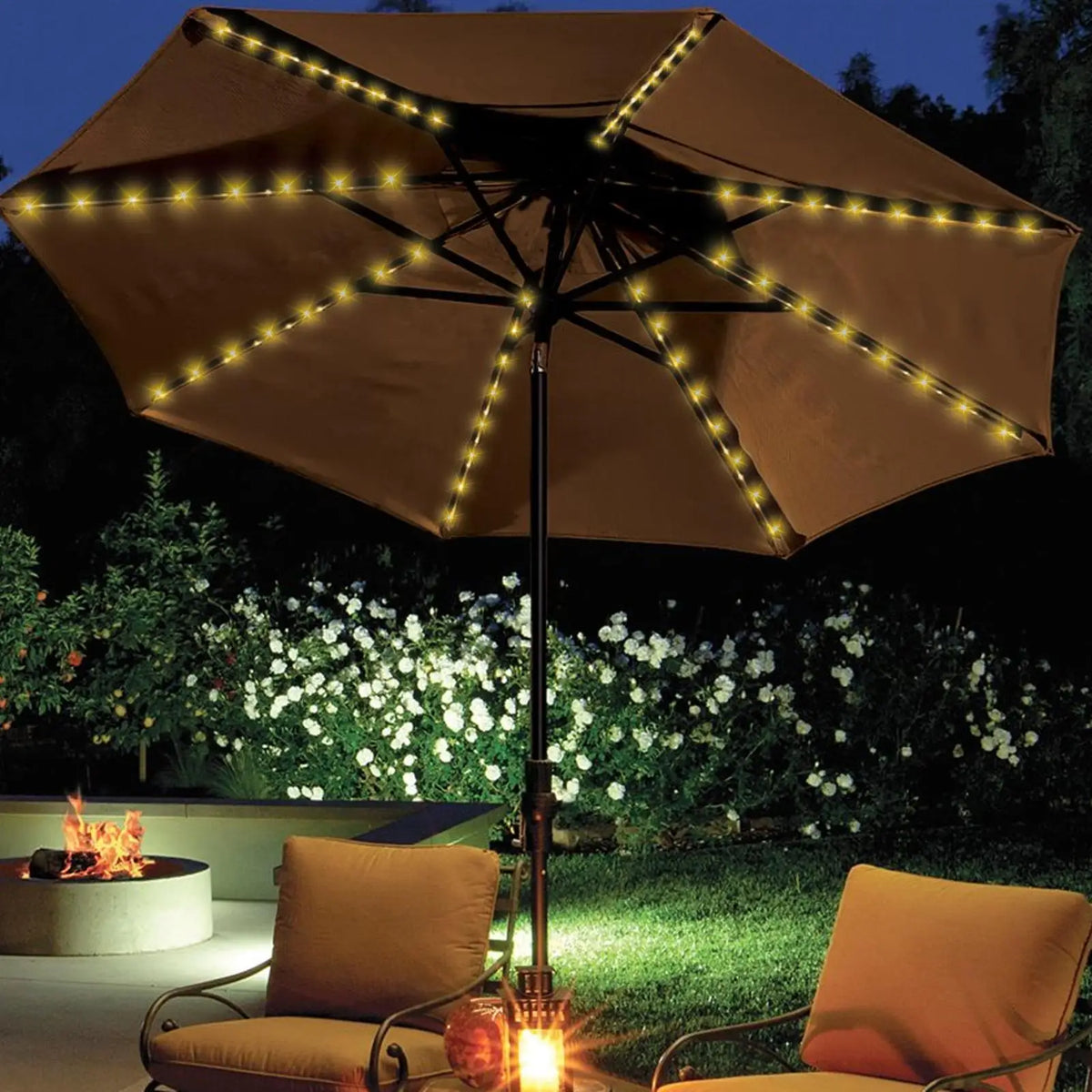 parasol solaire guirlande led bleu marron nuit extérieur ambiance chaleureuse relaxante