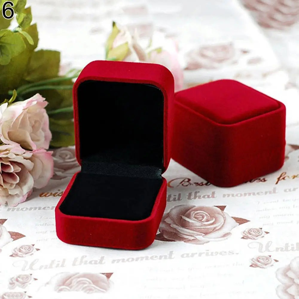 boîtes bijoux velours rouge beige gris classique opaques rangement bague anneau oreilles