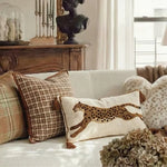 housse coussin lombaire léopard peluche pompons vintage décoration maison lit voiture