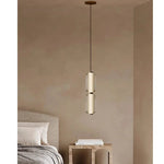 suspension lumineuse moderne minimaliste blanc doré rayures horizontales opacité câble noir chambre salonhôtel