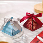 boîtes cadeaux bleu clair fleurs blanches ruban satiné anniversaire mariage baptême noël élégantes