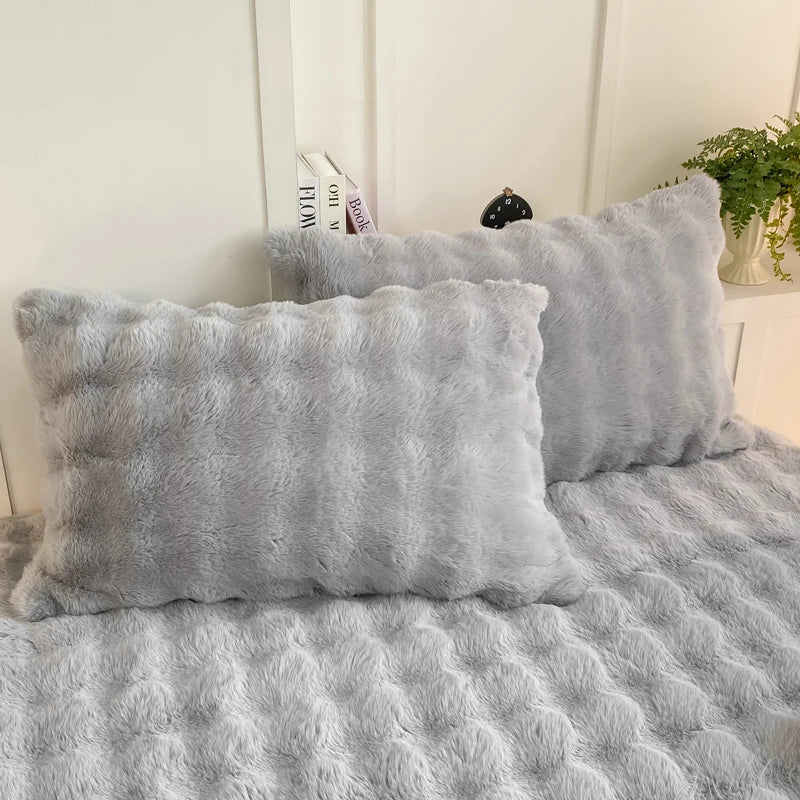 taies d'oreiller polaire synthétique douce gris clair blanc crème hiver lit maison moderne confortable
