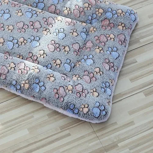 tapis confortable doux imprimé pattes chien étoiles motifs floraux blanc gris rose beige