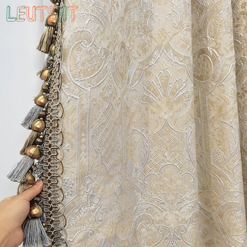 rideau occultant beige clair broderie florale luxe classique pompons dorés tassel