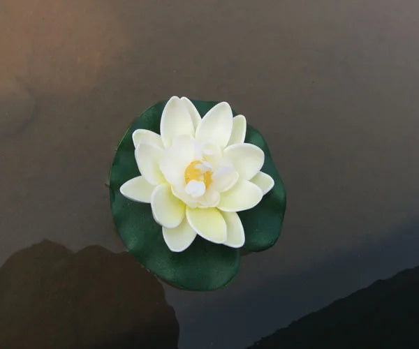 fleur artificielle lotus blanc vert décoration intérieure réaliste feuilles ovales pétales délicats opaques eyelets
