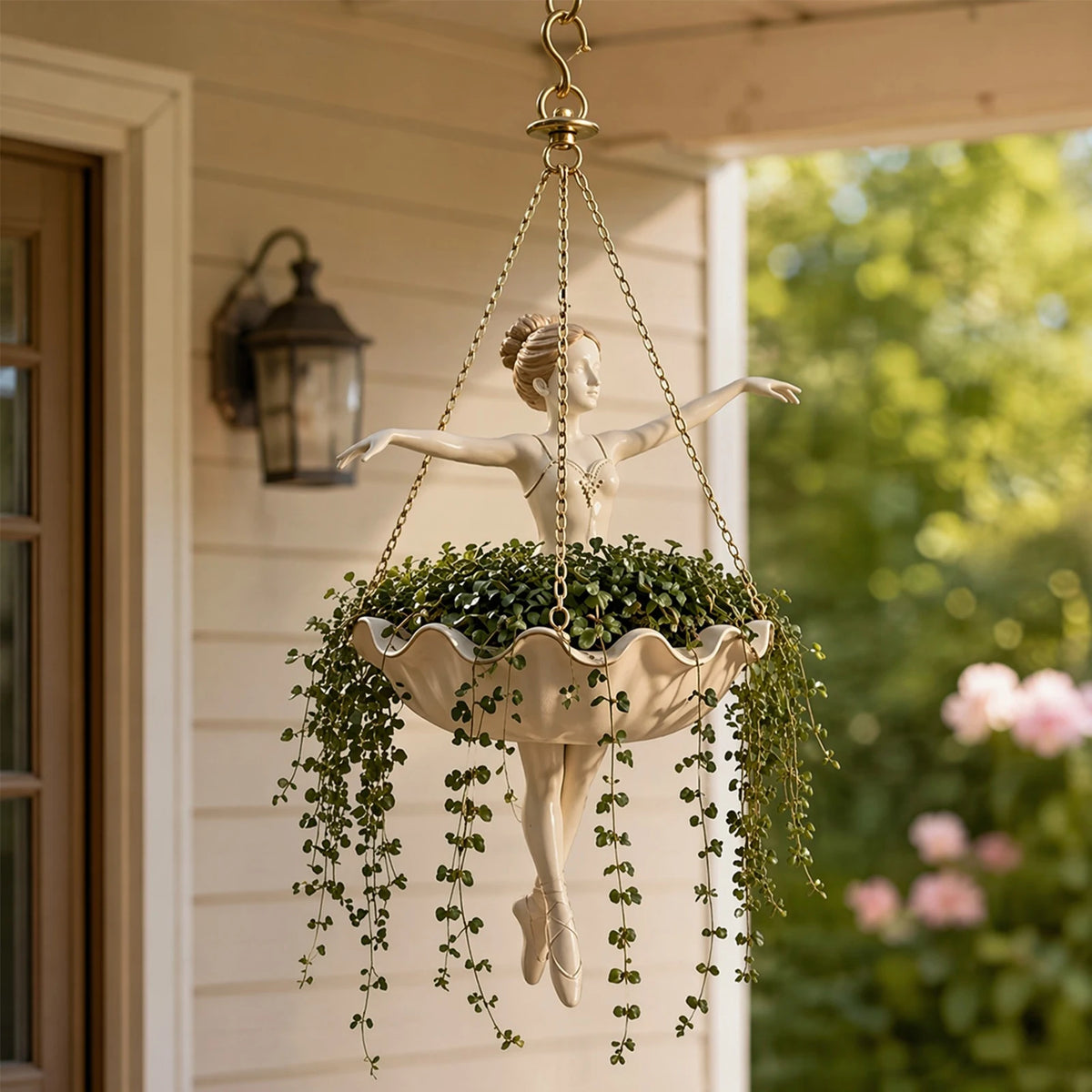 statue danseuse suspendue pot fleur robe volants chaussures pointe patio jardin romantique classique dorée