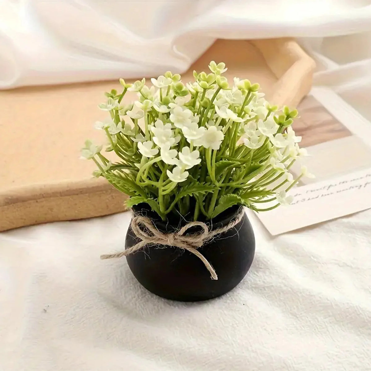 Décoration intérieure pot fleuri rose blanc vert maison chambre festive