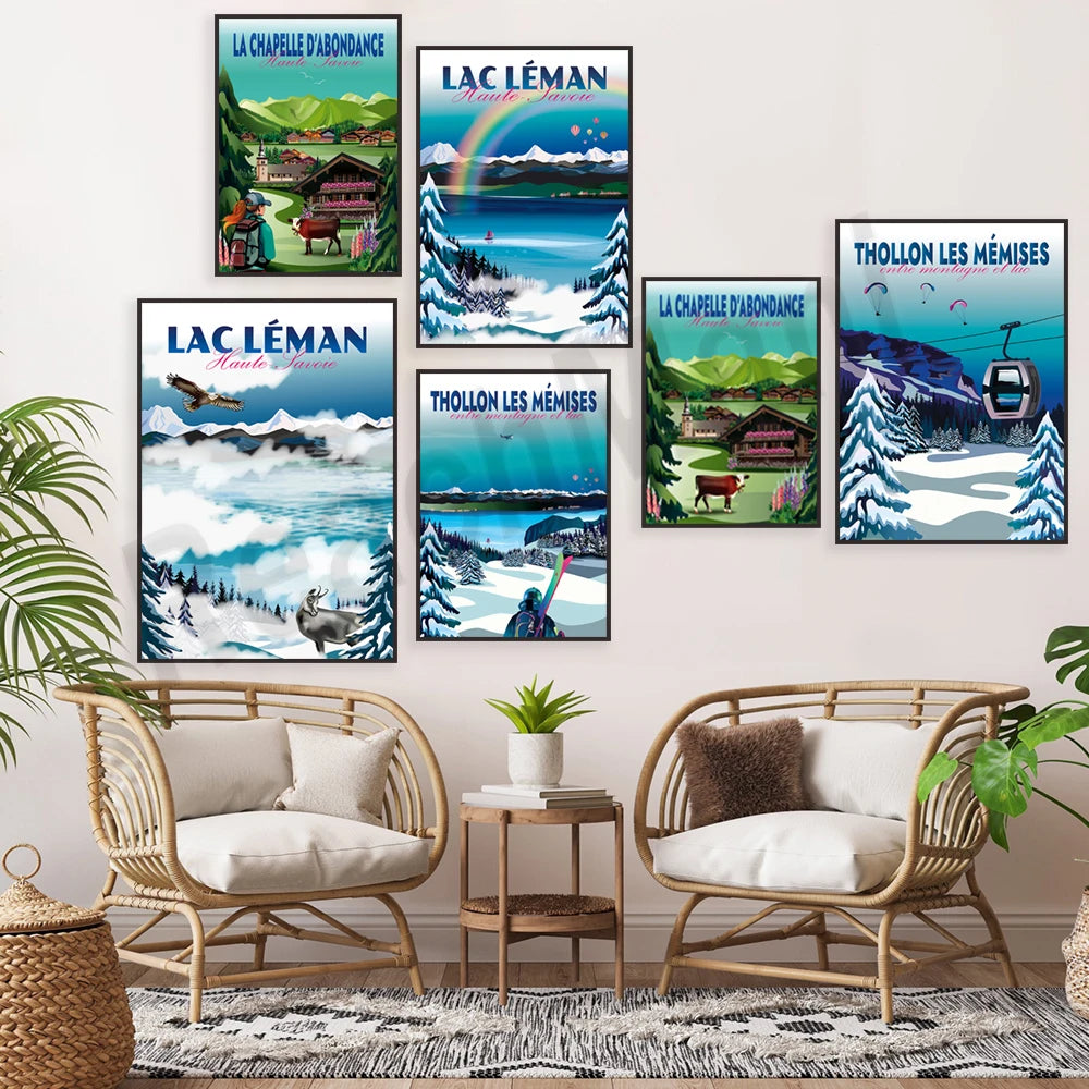 Les affiches représentent des paysages emblématiques de la région du Lac Léman en Haute-Savoie, avec des images de montagne, de lacs, d'activités de plein air et de bâtiments typiques, créant une ambiance chaleureuse et décorative pour cet espace de détente.