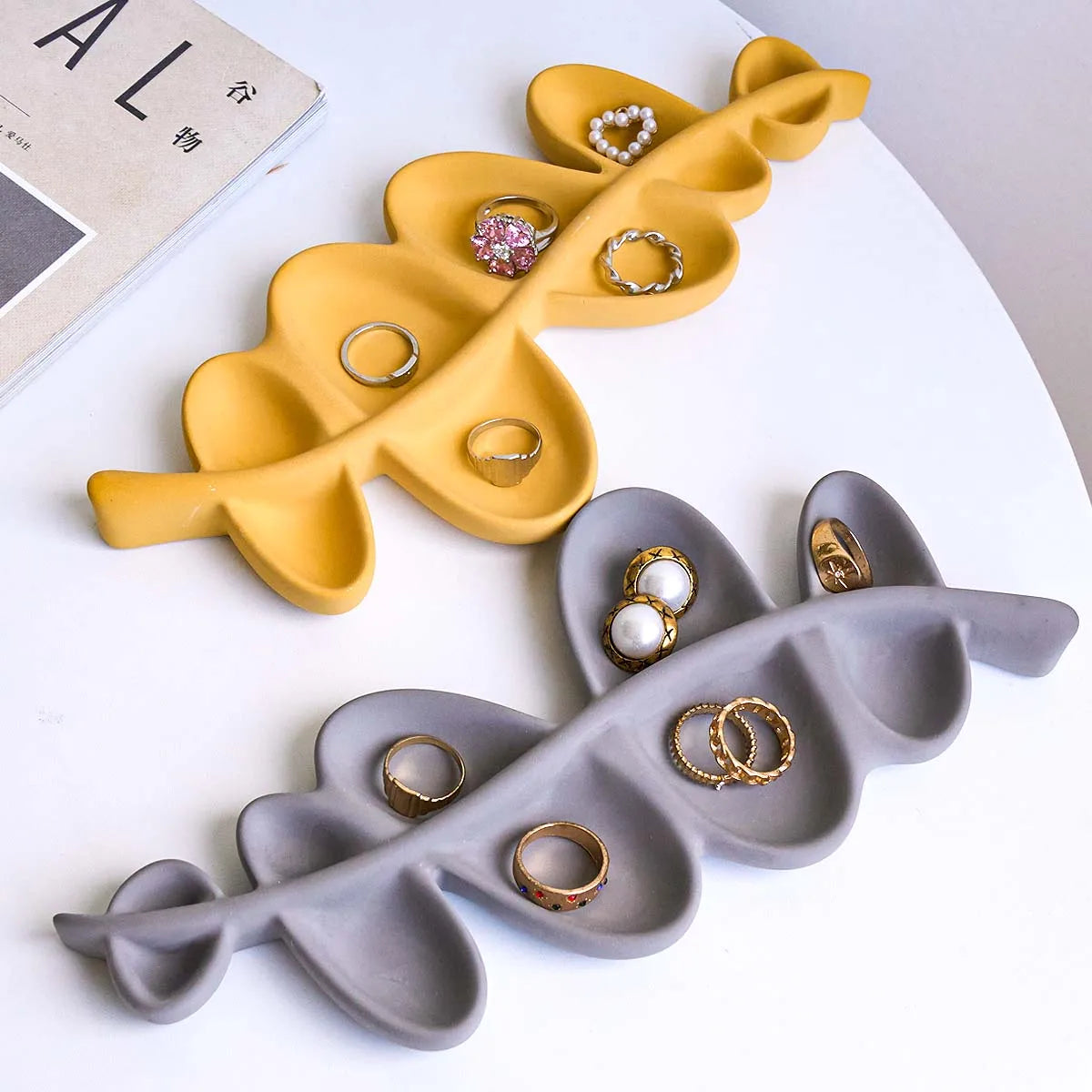 présentoir bijoux silicone forme feuille cavités différentes tailles minimaliste moderne