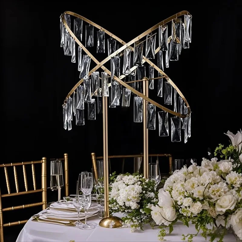 décoration intérieure moderne or argent cristaux transparents structure métallique sculpturale luxe