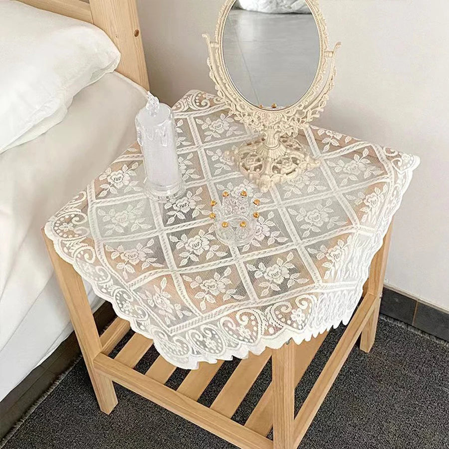 nappe dentelle brodée géométrique transparente vintage bohème shabby chic table blanc beige