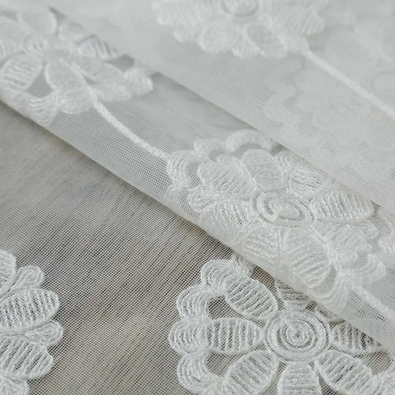 rideau blanc floral brodé tulle translucide bohème fenêtre salon chambre tissu texturé