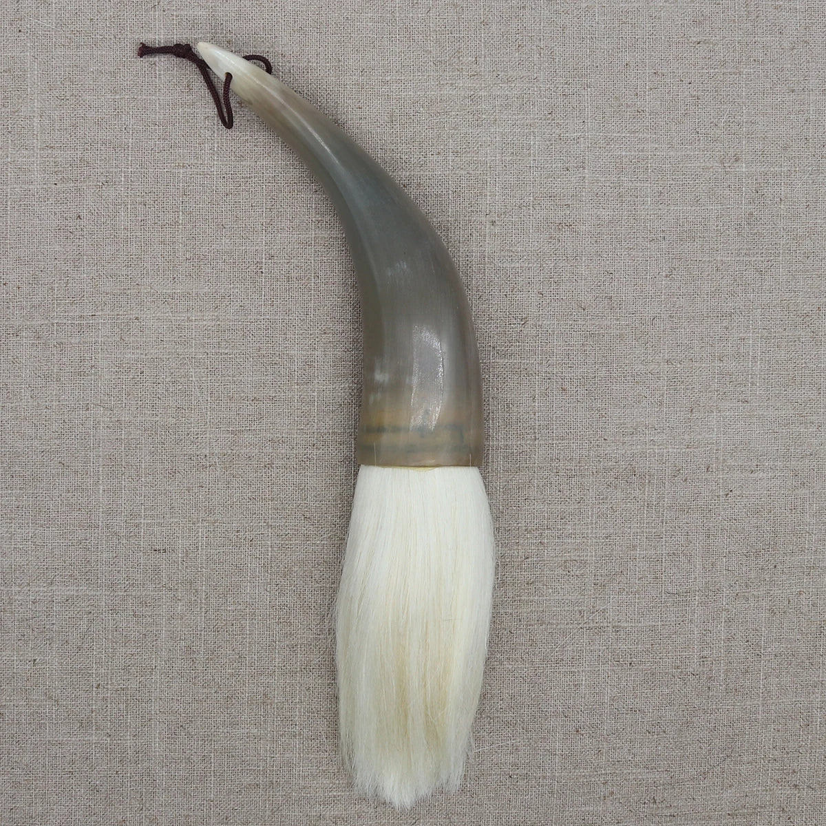 brosse peinture traditionnelle cordelette poils naturels marbrés noir blanc gris
