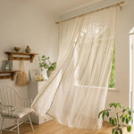 rideau moderne bohème semi transparent beige franges dorées anneaux métalliques intérieur salon chambre
