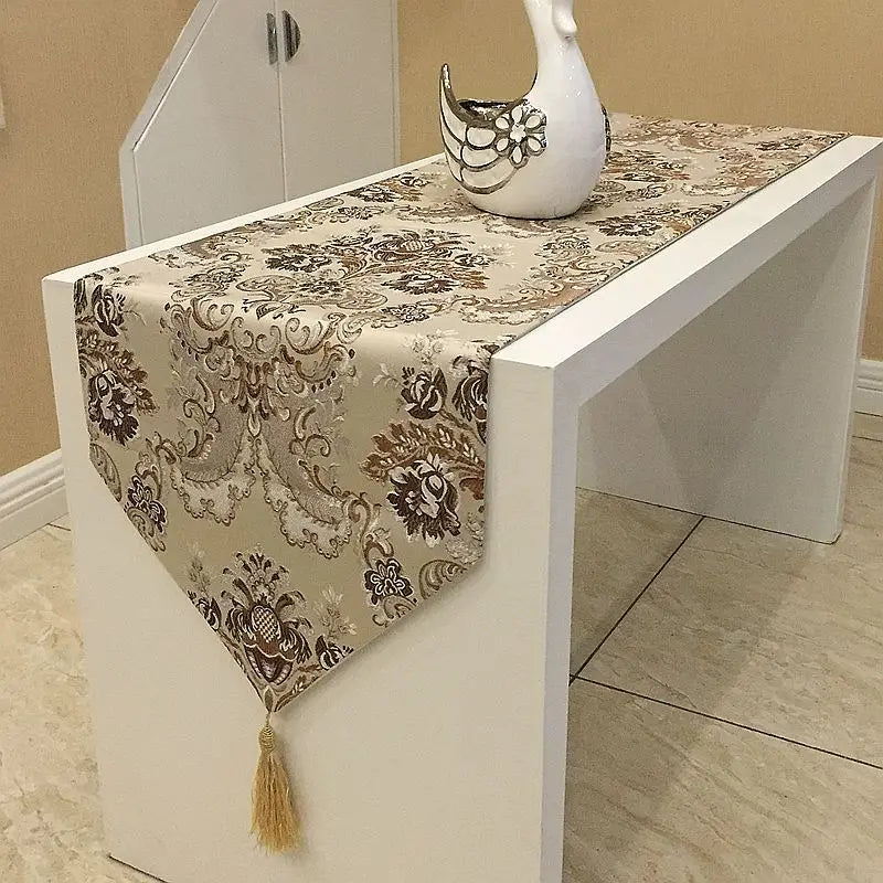 nappe table fleur motif polyester carnaval beige marron argenté gris damier brodé ornement pompon