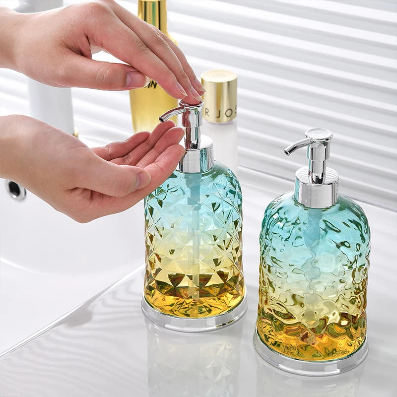 distributeur savon liquide transparent texturé moderne élégant noir bleu rose jaune pompe base dorée