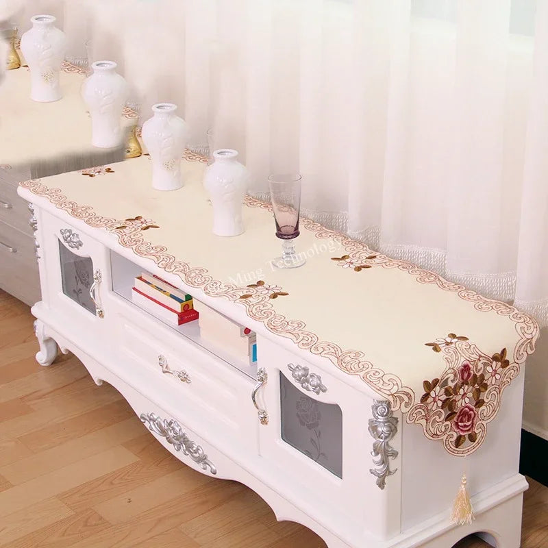 Décoration de table beige brodée