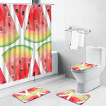 Set de salle de bain avec motif de pastèque, comprenant un rideau de douche et des tapis assortis. Idéal pour ajouter une touche colorée et estivale à votre espace. Transformez votre salle de bain avec ce design fruité et vif, parfait pour une ambiance rafraîchissante et moderne. Convient à tous les types de décoration, facile à installer et à entretenir.