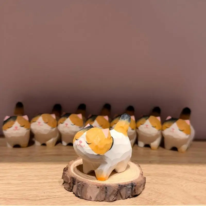 figurine kawaii chat calico bois peint blanc orange noir marron géométrique artisanal decoration cadeau
