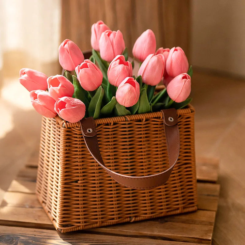 panier osier tressé marron clair fleurs artificielles bouquet decoration maison salon événement mariage anniversaire