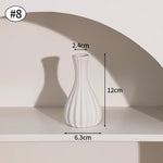 vase céramique blanc moderne rayures verticales fleurs artificielles décoration salon