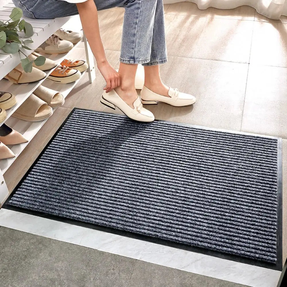 tapis sol antidérapant gris marron noir texturé stries verticales moderne minimaliste PVC non slip