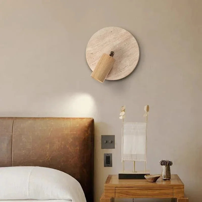 lampe murale moderne pierre jaune texture bois naturel peach beige interrupteur câble minimaliste