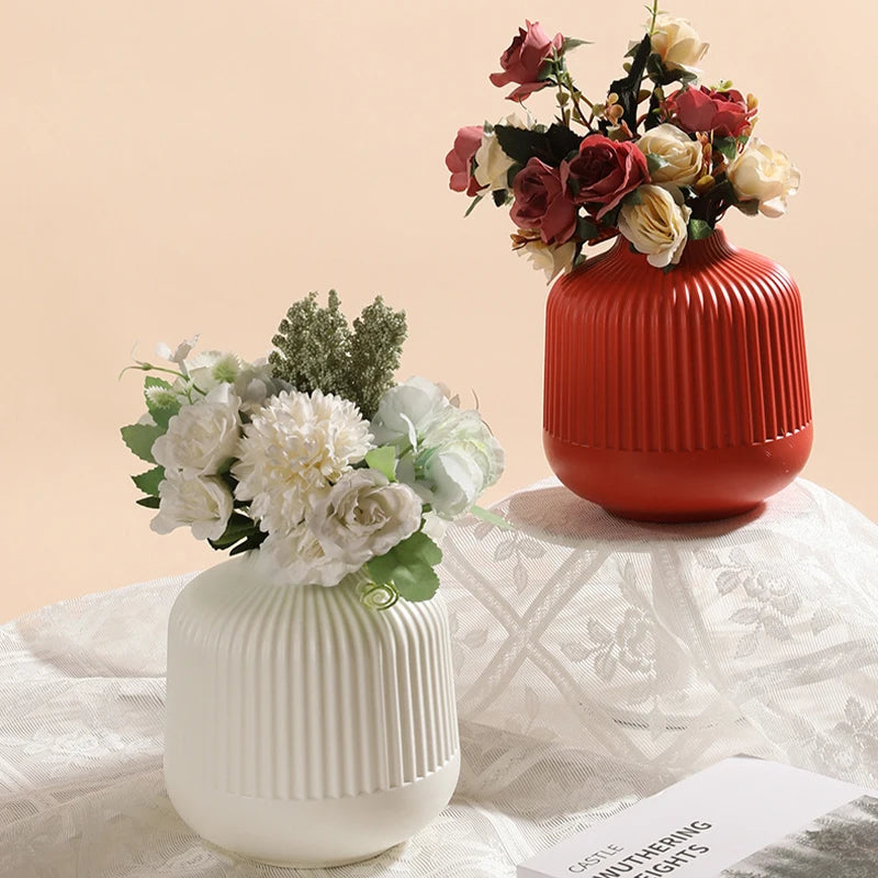 vases modernes orange blanc vert rayures horizontales opaques décoration intérieure papier bougie fleurs artificielles