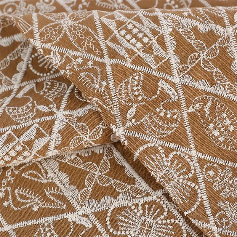 tissu brodé traditionnel géométrique floral résistant coton bleu foncé marron blanc totalément opaque artisanal