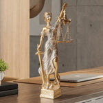 statue déesse justice résine or argent détails sculpturaux classique décoration chambre salon