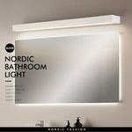 Applique murale LED dans un escalier avec ambiance chaleureuse