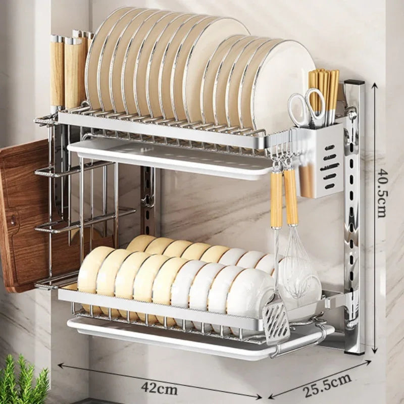 étagère vaisselle moderne métal argenté fixée mur couteaux assiettes cuillères tasses couverts plats