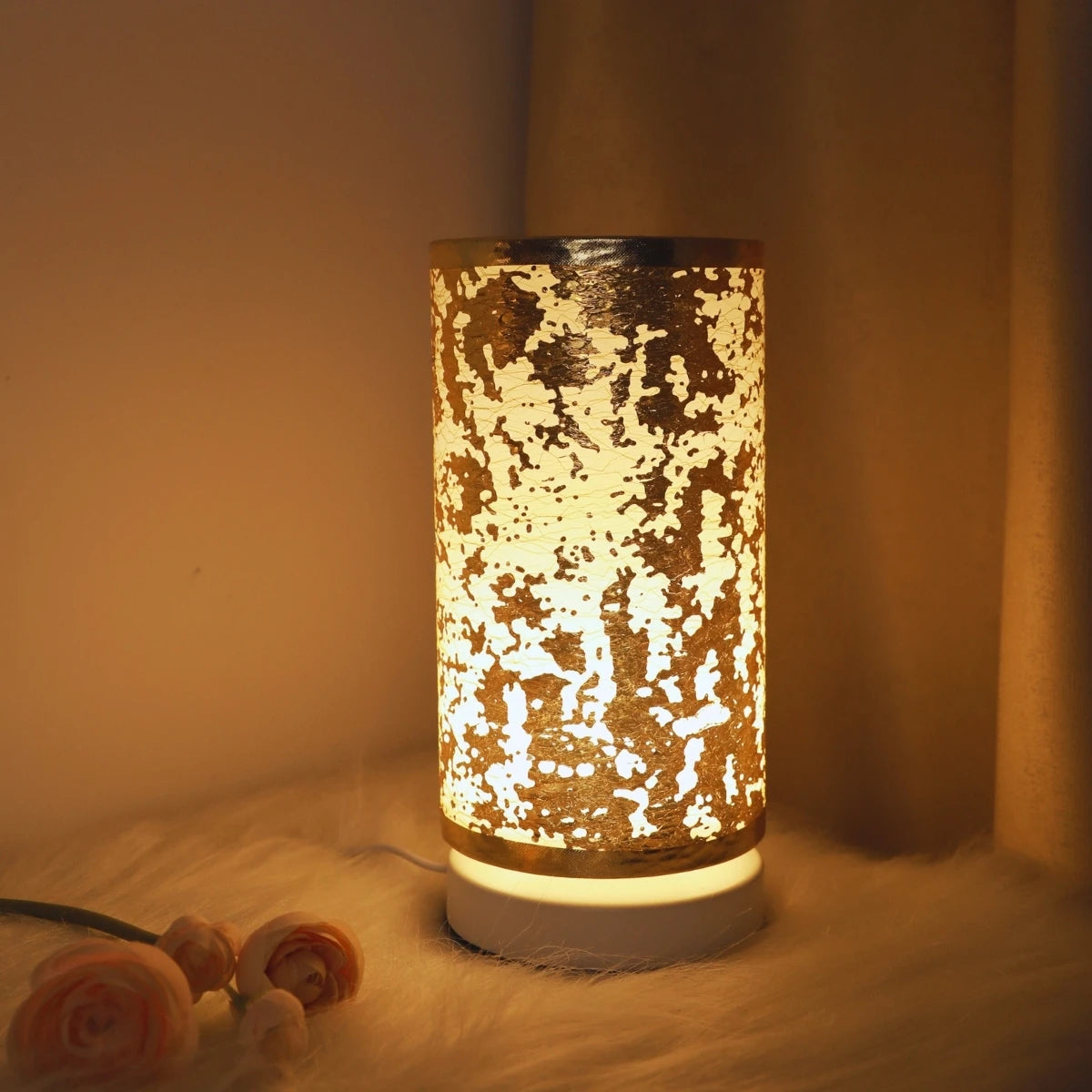 lampe table moderne blanc beige doré écolo flux lumineux géométrique adhésif textile certifications rohs