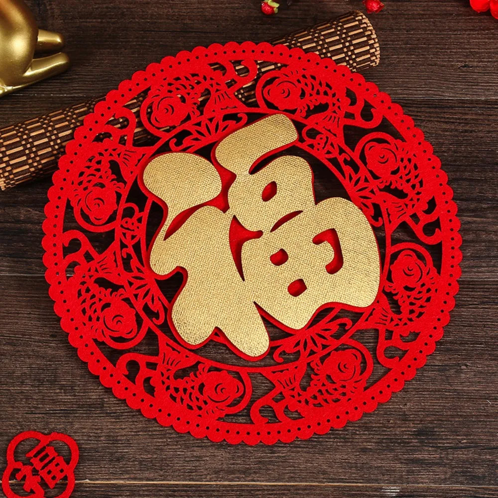 décoration murale artisanale rouge doré papier découpé caractère