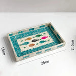 assiettes plates mosaïque multicolore artisanal rangement blanc vert bleu noir rouge triangles