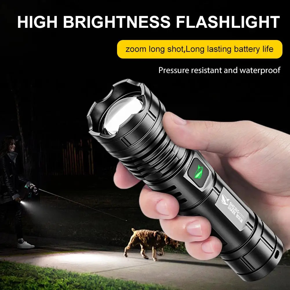 lampe torche rechargeable usb noire compacte moderne zoom