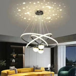 suspension lumineuse moderne or blanc anneaux superposés intérieur chambre salon