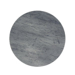 Texture de surface en bois grisâtre dans un motif circulaire.