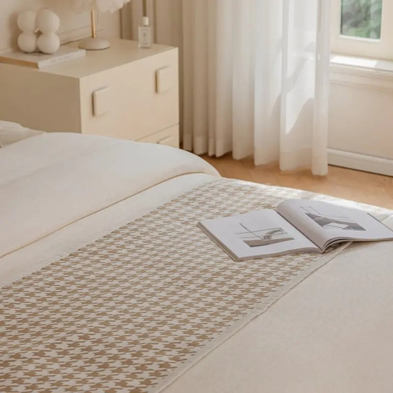 drap lit houndstooth beige clair classique motif carreaux qualité supérieure maison decoration chambre texture