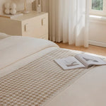 drap lit houndstooth beige clair classique motif carreaux qualité supérieure maison decoration chambre texture