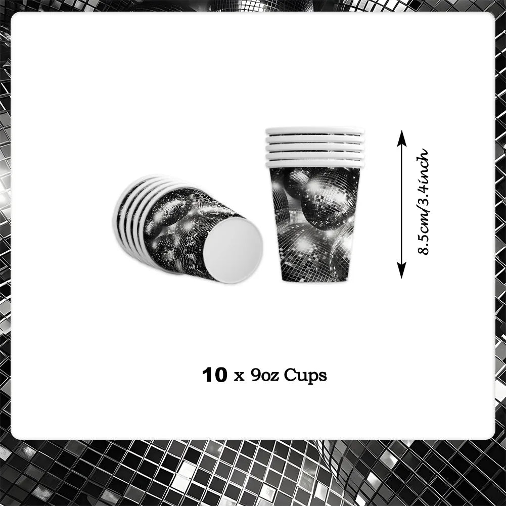 assiettes argentées moderne serviettes noires cuillères festives disco brillantes anniversaire événement celebration joyeuse