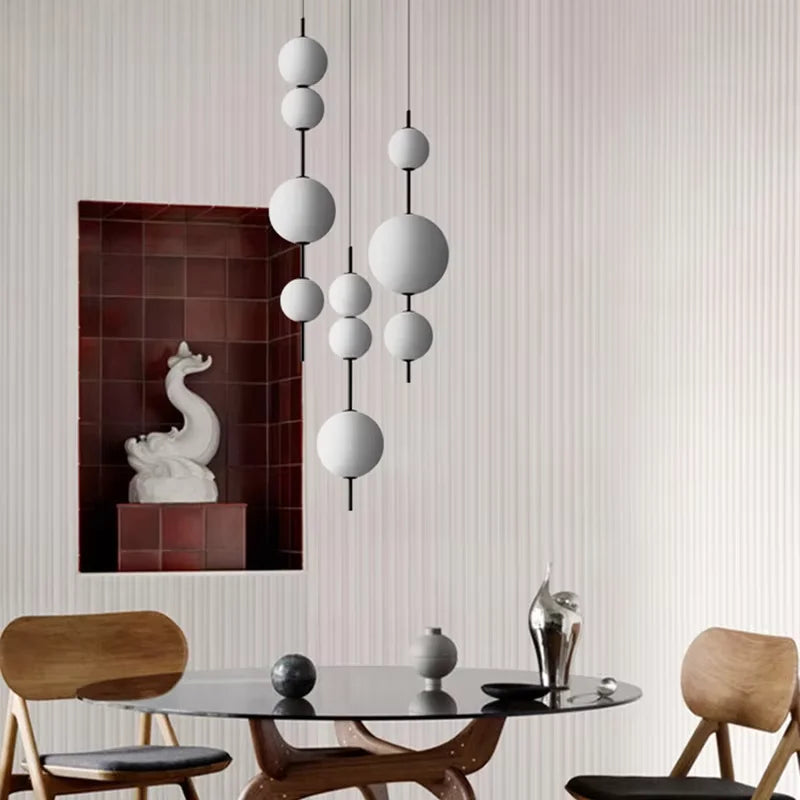lustre suspension boules verre blanc moderne opalescent encastré minimaliste chambre salle manger