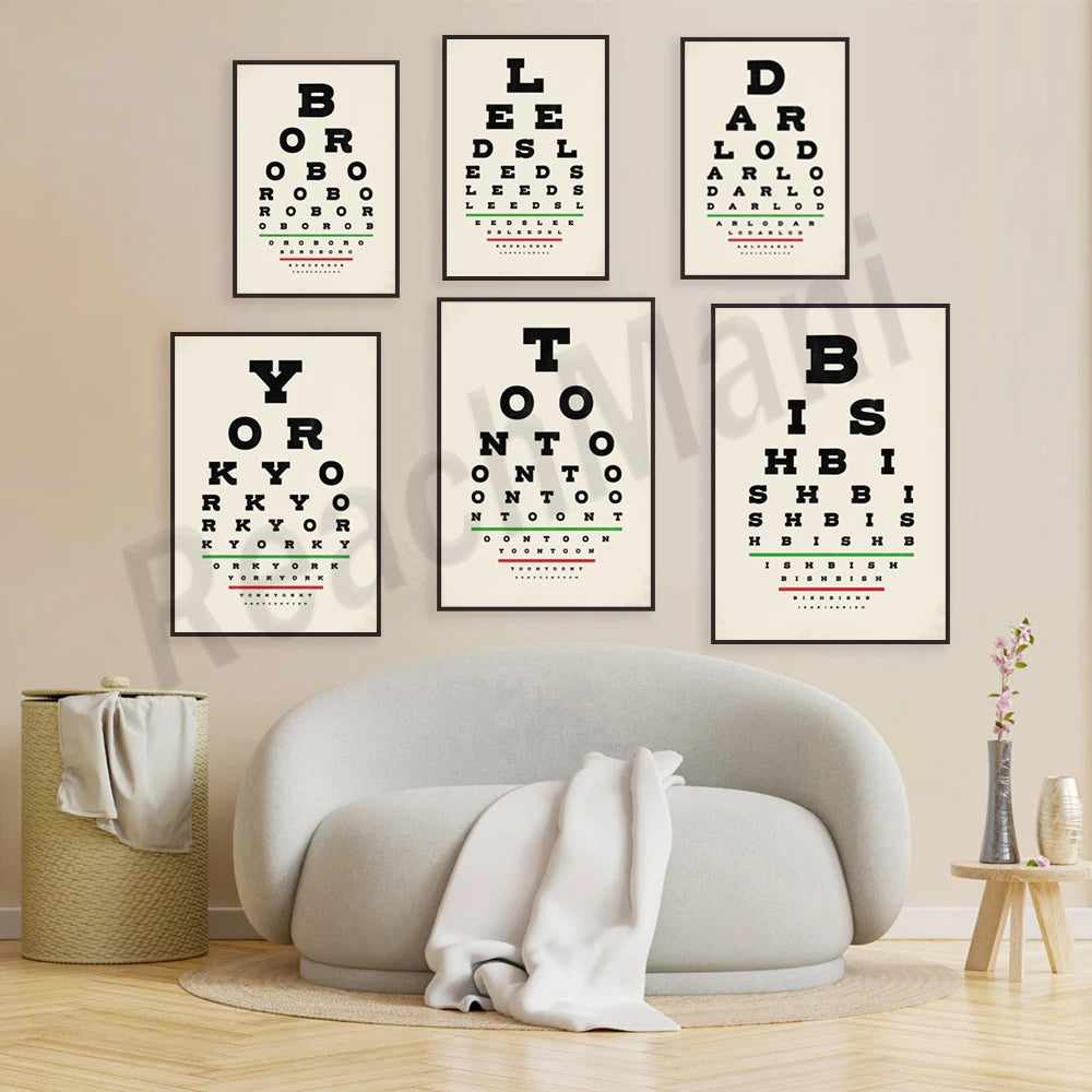 Série d'affiches d'examen ophtalmologique montrant différents tests visuels, comme des lettres et des tests de vision.