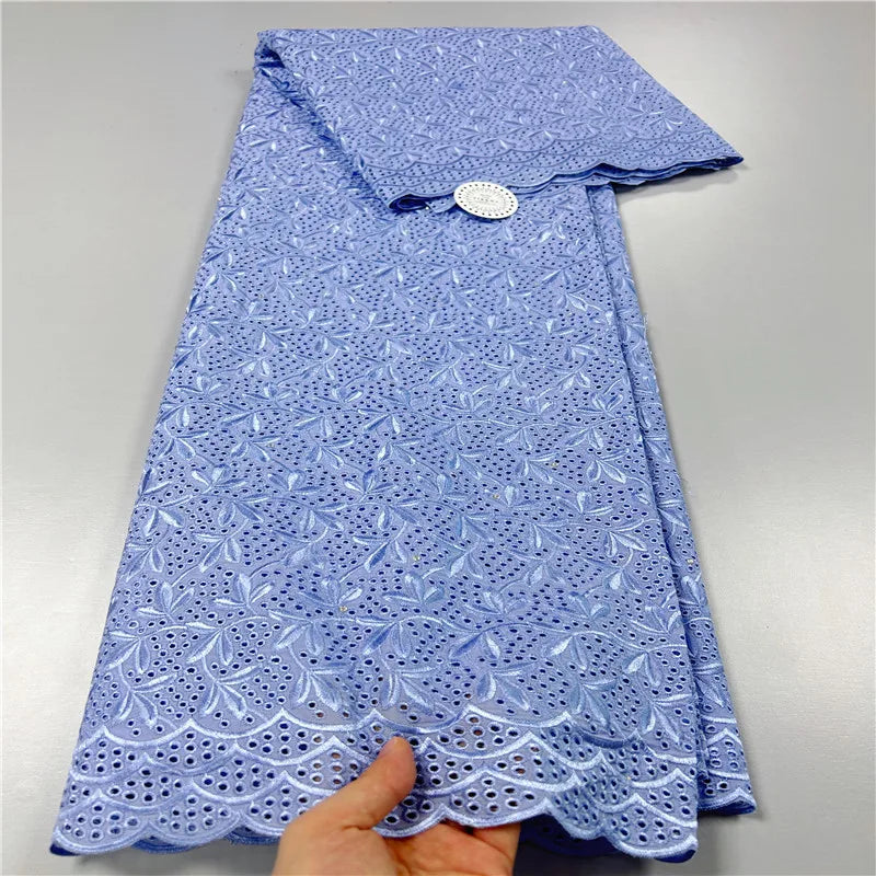 tissu dentelle coton blanc motifs floraux broderie strass robe couture luxe