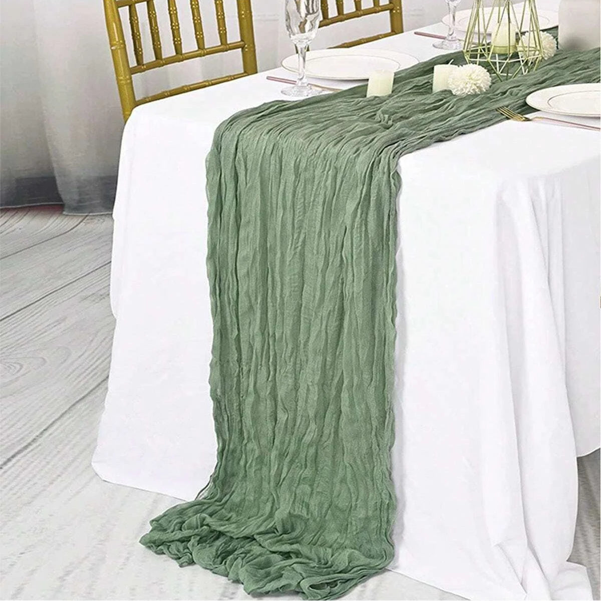 chemin table vert olive crêpé plissé mariage anniversaire décoration élégante restaurant hôtelextérieur pâques noël