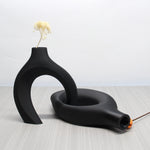 vases decoratifs blanc noir forme abstraite moderne minimaliste sculptural fleurs seches chambre salon